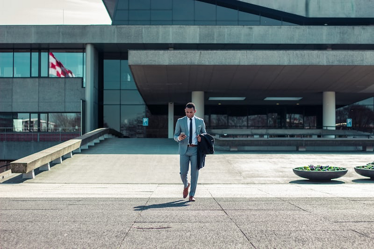 Sartorial Showdown: Unveiling the Stylistic Differences Between West Coast and East Coast Suit Wearing